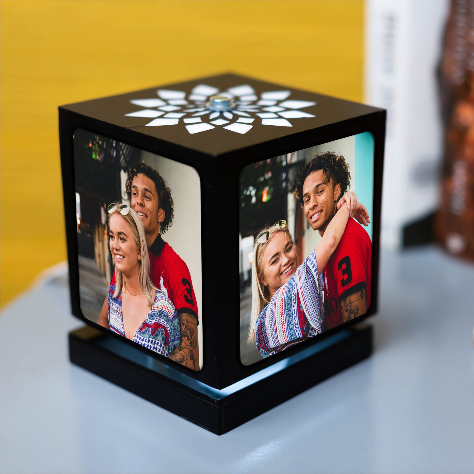 Lampada fotografica in legno personalizzata con altoparlante Lampada fotografica in legno personalizzata con altoparlante